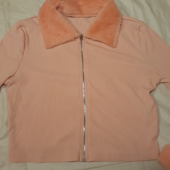 NEW Fuzzy Collared Top - Picture 3 of 3